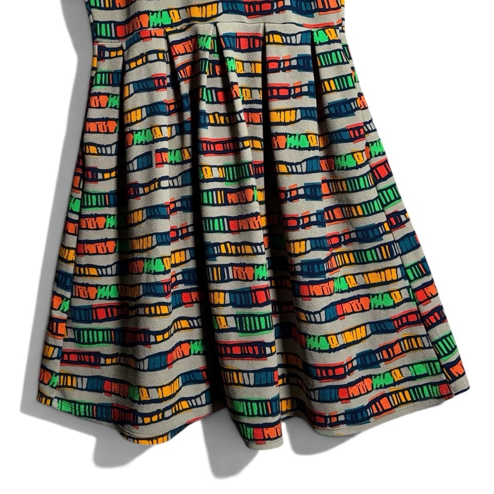 LuLaRoe Amelia Dress L Gray Multicolor Geometric Fit Flare Pleated Pockets Retro - Picture 6 of 13